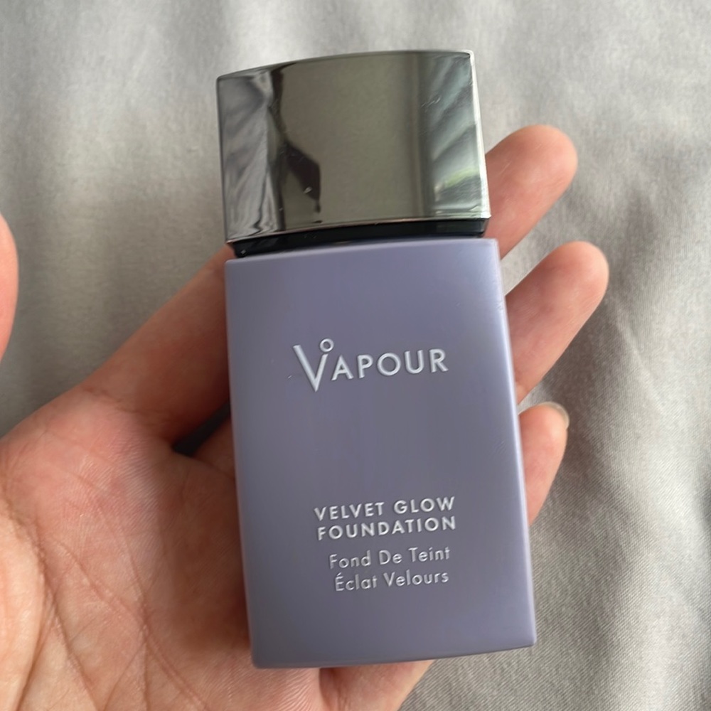 Vapour velvet glow foundation 130v organic